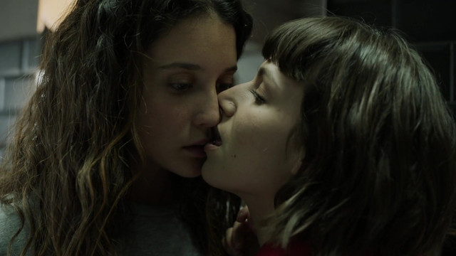 Maria Pedraza sexy, Ursula Corbero sexy - Money Heist s01e08 (2017)