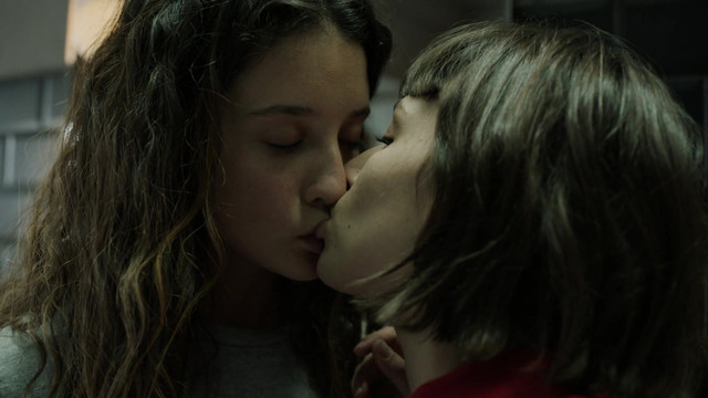 Maria Pedraza sexy, Ursula Corbero sexy - Money Heist s01e08 (2017)