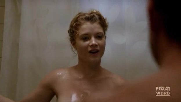 Sarah Jones sexy - Lone Star s01e02 (2010)