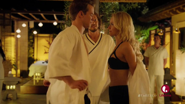 Johanna Braddy sexy - UnREAL s01e08 (2015)