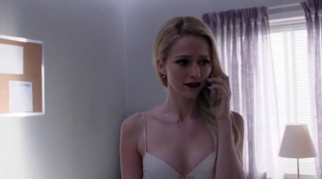 Johanna Braddy sexy - Quantico s01e22 (2015)