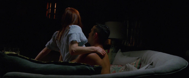 Julianne Moore sexy - Don Jon (2013)