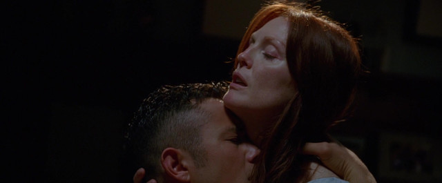 Julianne Moore sexy - Don Jon (2013)