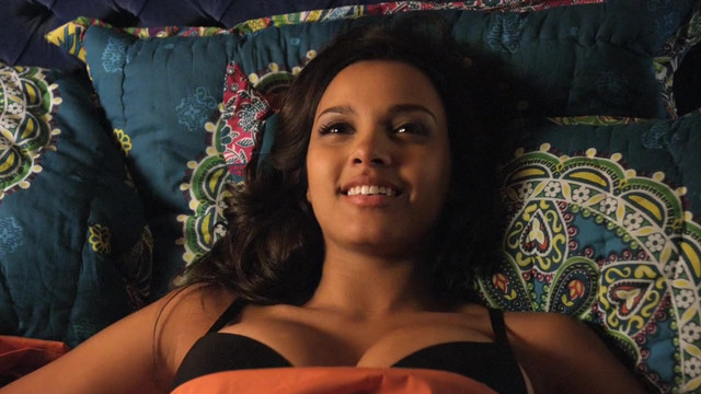 Jessica Lucas sexy - Friends with Benefits s01e13 (2011)