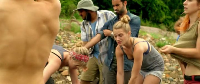 Magda Apanowicz sexy, Lorenza Izzo sexy - The Green Inferno (2013)