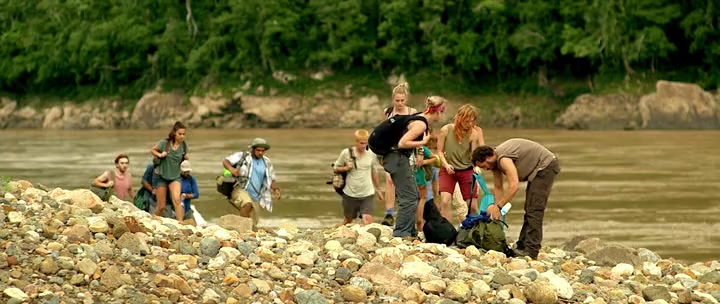 Magda Apanowicz sexy, Lorenza Izzo sexy - The Green Inferno (2013)