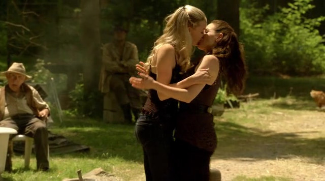 Rachel Skarsten sexy, Anna Silk sexy - Lost Girl s03e08 (2013)