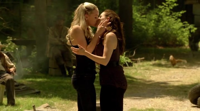 Rachel Skarsten sexy, Anna Silk sexy - Lost Girl s03e08 (2013)