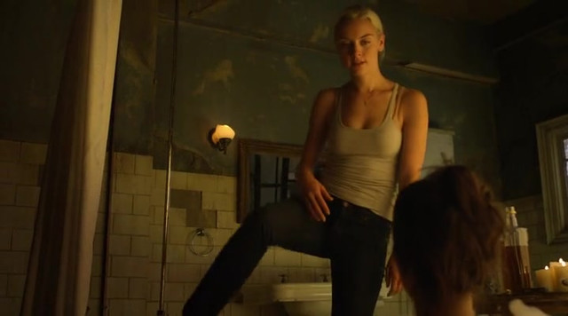 Rachel Skarsten sexy, Anna Silk sexy - Lost Girl s03e12 (2013)