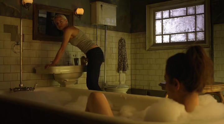 Rachel Skarsten sexy, Anna Silk sexy - Lost Girl s03e12 (2013)