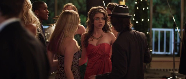 Dreama Walker sexy, Sarah Hyland sexy - Date and Switch (2013)