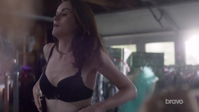 Michelle Dockery sexy - Good Behavior s02e05 (2017)