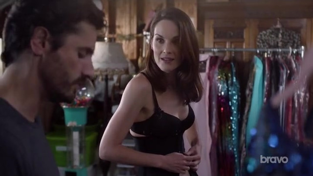 Michelle Dockery sexy - Good Behavior s02e05 (2017)