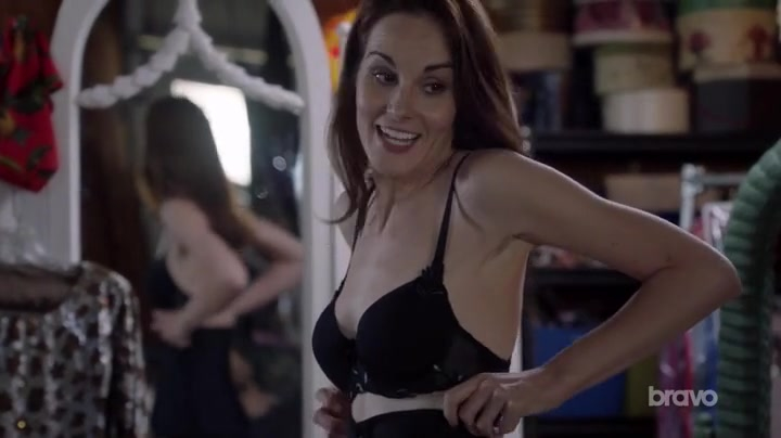 Michelle Dockery sexy - Good Behavior s02e05 (2017)