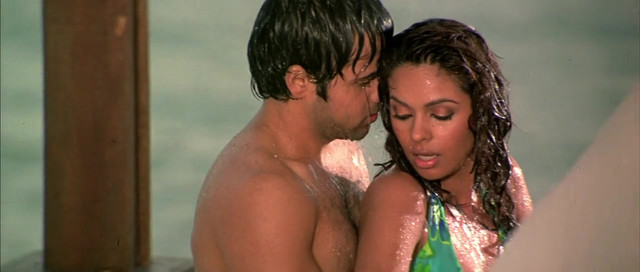 Mallika Sherawat sexy - Murder (2004)