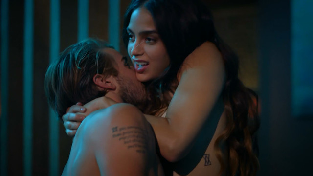 Melissa Barrera nude, Mishel Prada nude, Tru Collins nude - Vida s02e01 (2019)