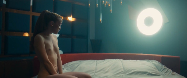 Paulina Walendziak nude, Maja Ostaszewska nude, Magdalena Wrobel nude, Monika Stelmasiak nude - Ja teraz klamie (2019)