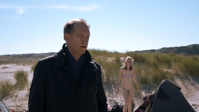 Anna-Lena Schwing nude, Julia Brendler nude - Nord Nord Mord s01e11 (2019)