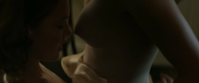 Anna Paquin nude, Holliday Grainger sexy - Tell It to the Bees (2018)