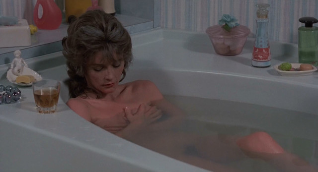 Cornelia Sharpe nude, Margot Kidder nude - The Reincarnation of Peter Proud (1975)