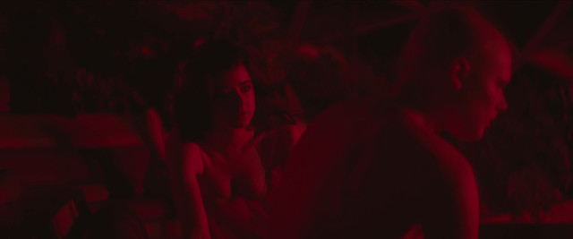 Courtney Eaton sexy - Perfect (2018)