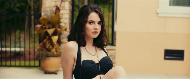 Vanessa Marano sexy, Giorgia Whigham sexy - Saving Zoe (2019) 1080p