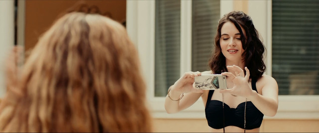 Vanessa Marano sexy, Giorgia Whigham sexy - Saving Zoe (2019) 1080p