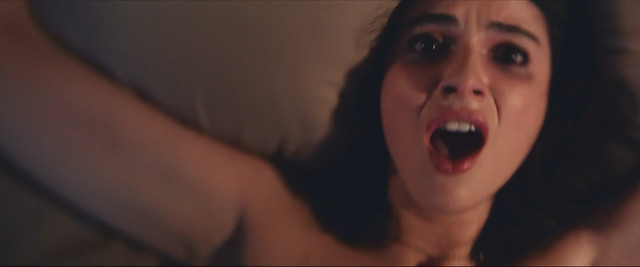 Vanessa Marano sexy, Giorgia Whigham sexy - Saving Zoe (2019) 1080p