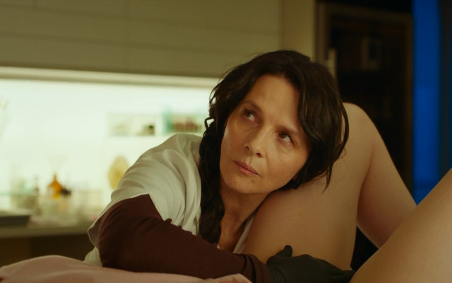 Mia Goth nude, Juliette Binoche nude - High Life (2018)