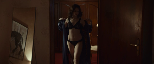 Marie-Ange Casta nude, Sara Cardinaletti nude, Sara Serraiocco nude - Lo spietato (2019)