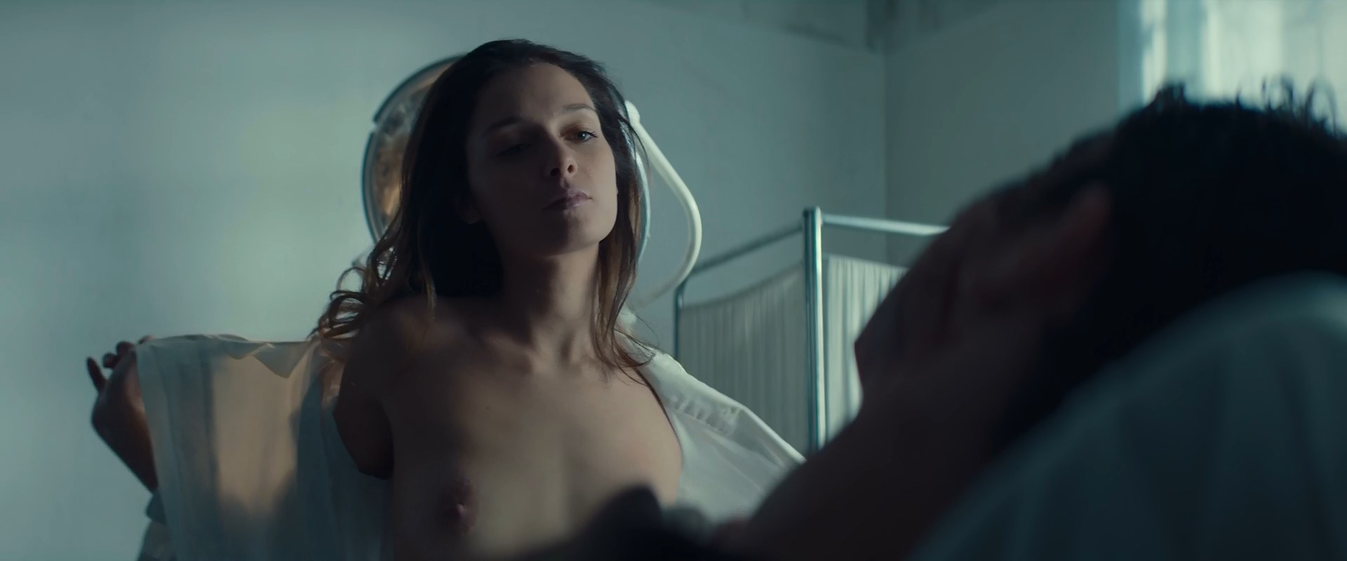 Marie-Ange Casta nude, Sara Cardinaletti nude, Sara Serraiocco nude - Lo spietato (2019)