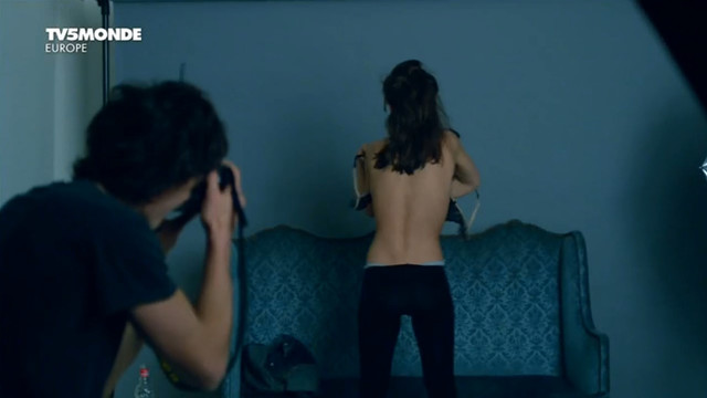 Flore Bonaventura nude, Marie Coulonjou nude - La source s01e02-03 (2013)