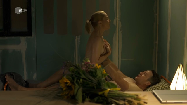 Annette Frier nude, Anna Bardorf nude, Svenja Hermuth nude - Ella Schon s02e01 (2019)