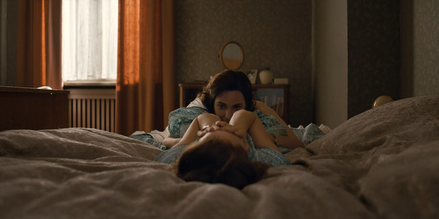 Luise Heyer sexy, Antje Traue sexy - Dark s02e03 (2019)