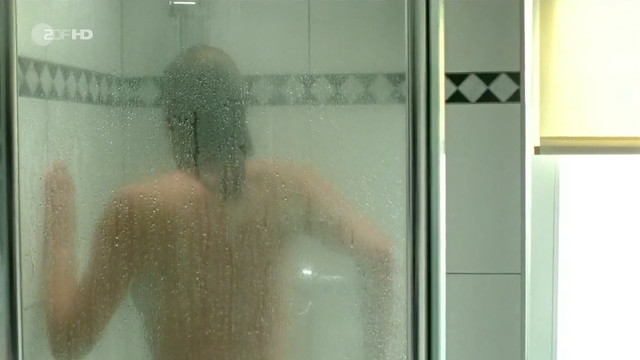 Anja Kling sexy, Lea Mornar nude - Mord in Ludwigslust (2012)