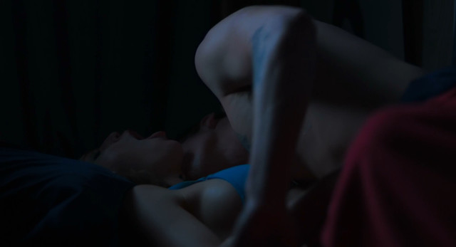 Jessica Rothe sexy, Kathleen Rose Perkins sexy - Juveniles (2018)