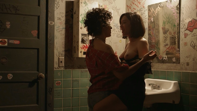 Mishel Prada nude, Roberta Colindrezs nude - Vida s02e10 (2019)