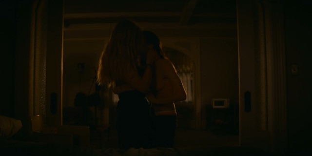 Ellen Page nude, Zosia Mamet sexy - Tales of the City s01e02, e05 (2019)