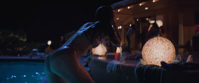 Kaitlyn Dever sexy, Diana Silvers sexy - Booksmart (2019)