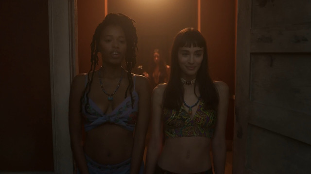 Aubrey Plaza sexy, Dan Cathcart sexy, Margaux Brooke sexy - Legion s03e01 (2019)