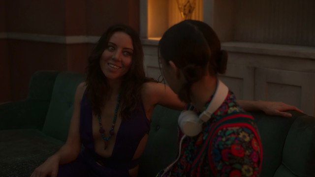 Aubrey Plaza sexy, Dan Cathcart sexy, Margaux Brooke sexy - Legion s03e01 (2019)