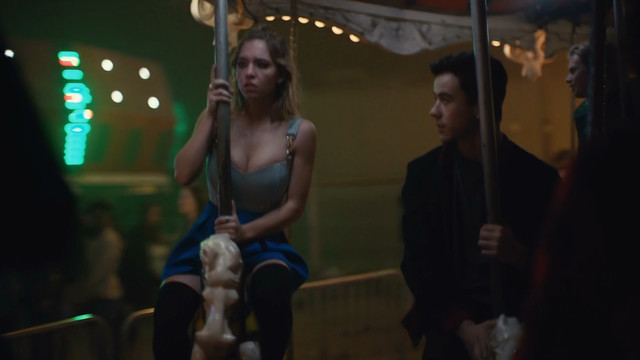 Sydney Sweeney sexy, Hunter Schafer nude, Alexa Demie sexy - Euphoria s01e04 (2019)