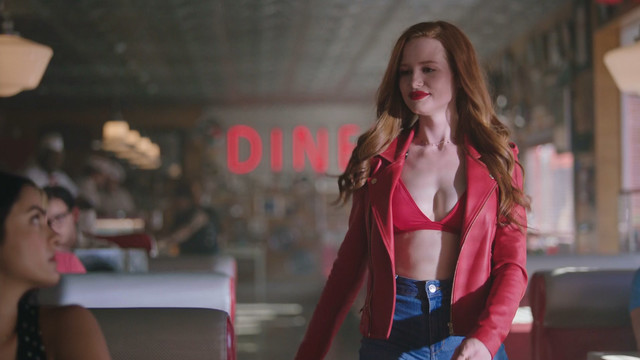 Camila Mendes sexy, Brit Morgan sexy, Madelaine Petsch sexy - Riverdale s03e01 (2018)