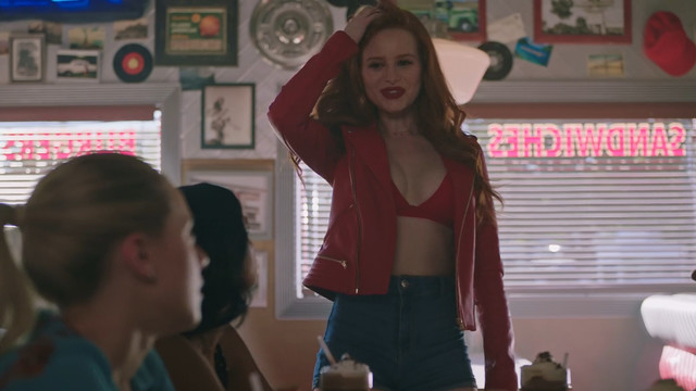 Camila Mendes sexy, Brit Morgan sexy, Madelaine Petsch sexy - Riverdale s03e01 (2018)