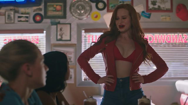 Camila Mendes sexy, Brit Morgan sexy, Madelaine Petsch sexy - Riverdale s03e01 (2018)