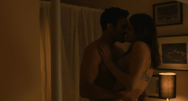 Alexandra Daddario sexy, Kimiko Glenn sexy, Sunita Mani sexy - Can You Keep a Secret (2019)