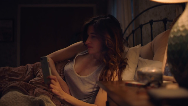 Kathryn Hahn sexy, Jasmine Cephas Jones sexy – Mrs. Fletcher s01e06 (2019)