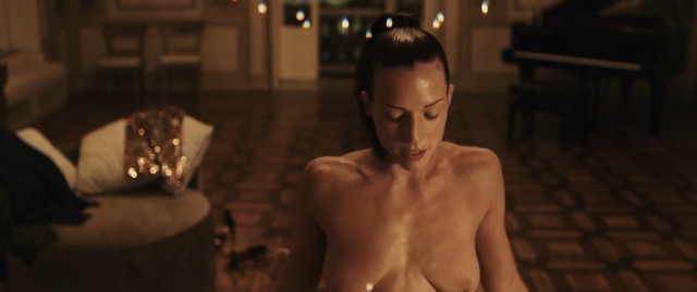 Alice Pagani sexy, Kasia Smutniak nude, Euridice Axen nude - Loro (2018)