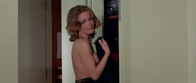 Anita Strindberg nude, Janine Reynaud sexy - La coda dello scorpione (1971)