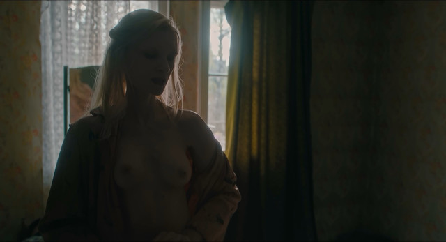 Magdalena Cielecka nude, Agata Buzek nude - Ciemno, prawie noc (2019)